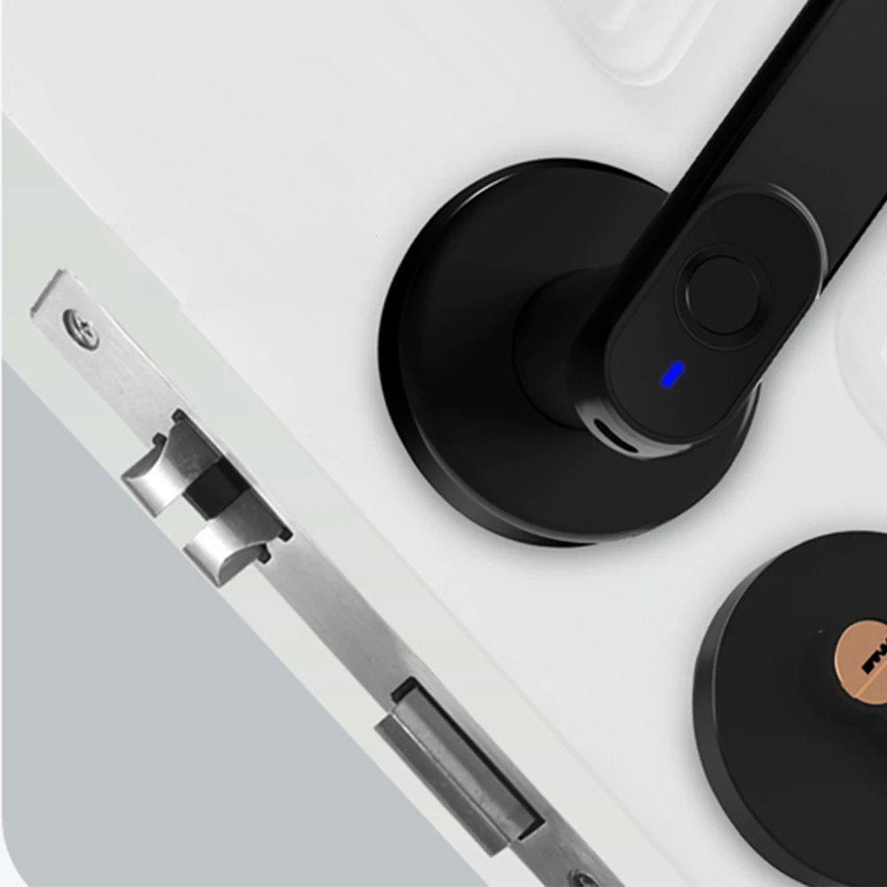 Дверной замок со сканером отпечатков пальцев и металлическим ключом для