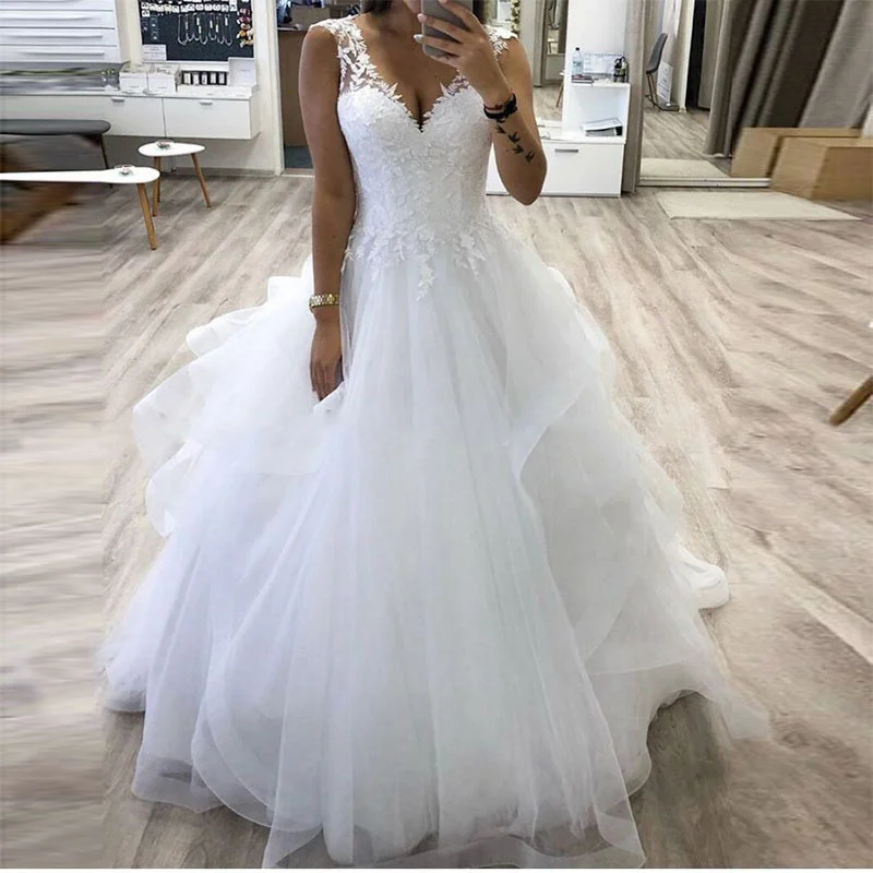 

V-neck Princess Ball Gown detachable Wedding Dress With Tiered Tulle Skirt White Customize Bride Winter Bridal