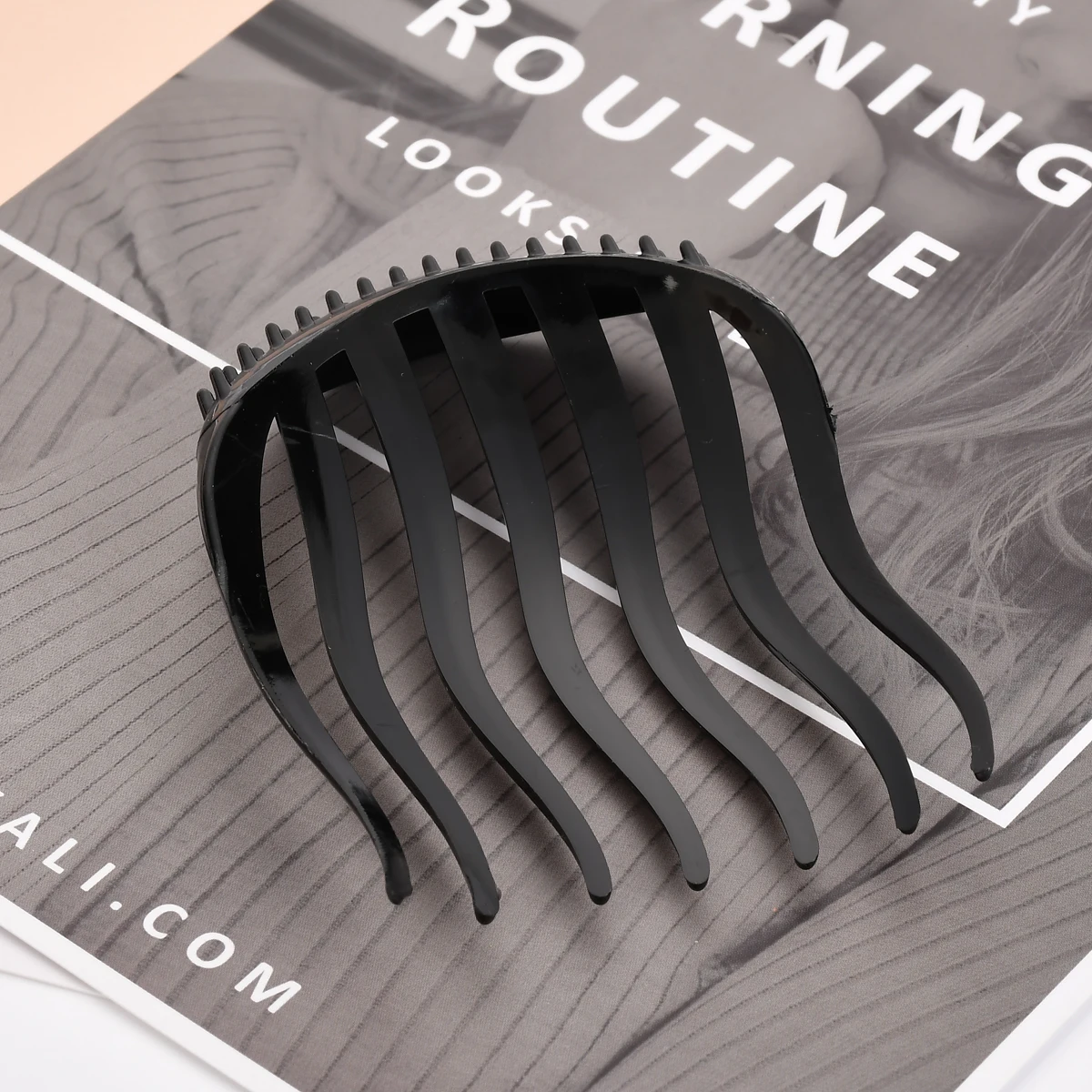 

Ponytail Inserts 1Pcs Hair Clip Bun Maker Bouffant Volume Wedding Hair Comb Women Fluffy Tail Styling Tools