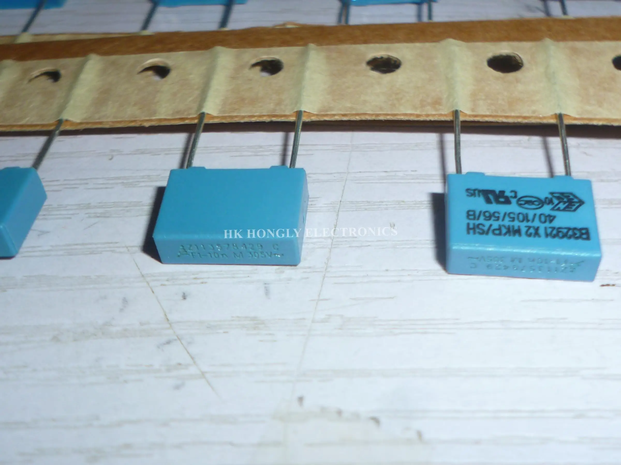 20 шт B32921 10n 15n 22n 33n 47n 68n U1 0 010 мкФ 015 022 033 047 068 1 M 305V P = 10 мм с пленочный