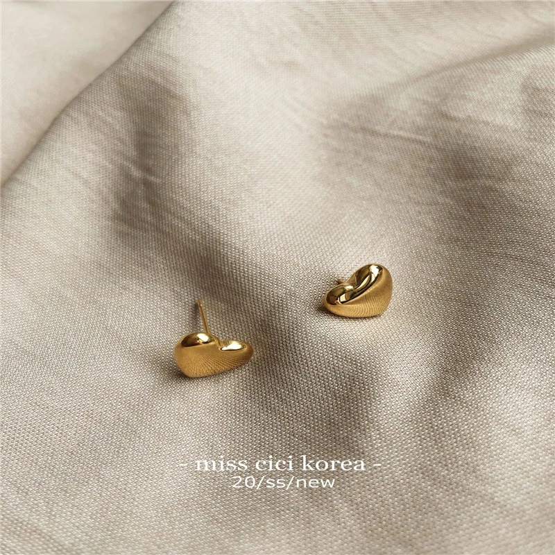 

Titanium steel love earrings, retro Hong Kong style earrings, women's water-resistant, non-fading earrings, high-end niche Korea