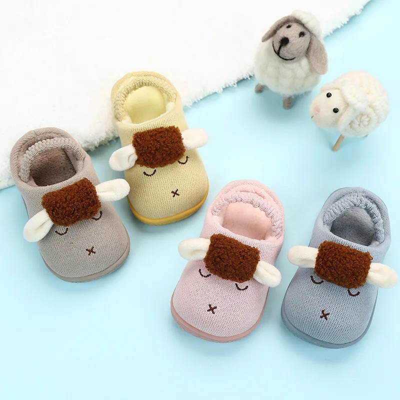 Детские тапочки Зима 2019 года новые теплые детские домашние для маленьких