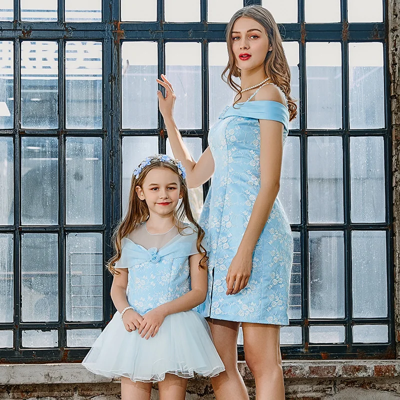 Синее ТРАПЕЦИЕВИДНОЕ платье для выпускного вечера матери и дочери CB149 банкетные