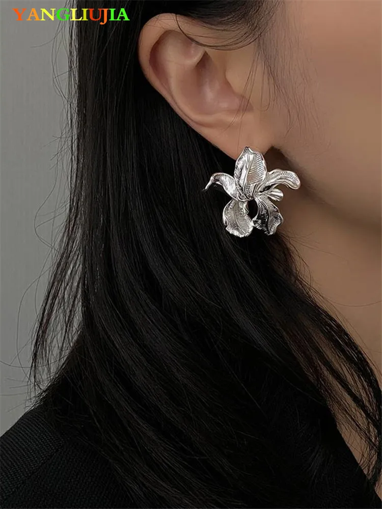 

Metal Flower Earrings Retro Fashion Exaggerated Personality Sweet Big Earrings Women Jewelry Party Wedding Accessories Wholesale