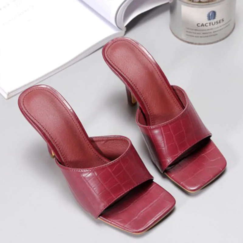 Женские шлепанцы на высоком каблуке модные туфли квадратном с узором