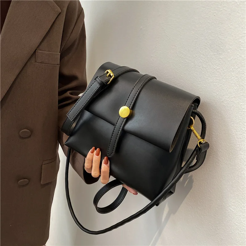 

2021 New Retro Texture Fashion Shoulder Bag Wild Western Style Korean Messenger Bag Tide High Quality Niche Design Bag Female