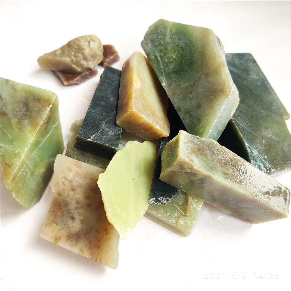 

Natural Jade Leftover Bits and Pieces DIY Carving Home Aquarium Decorative Stones