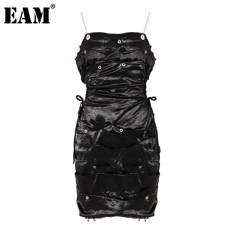 

[EAM] женское черное атласное плиссированное платье на бретельках с цепочкой, новое свободное платье без рукавов, модное весенне-летнее 2022 ...