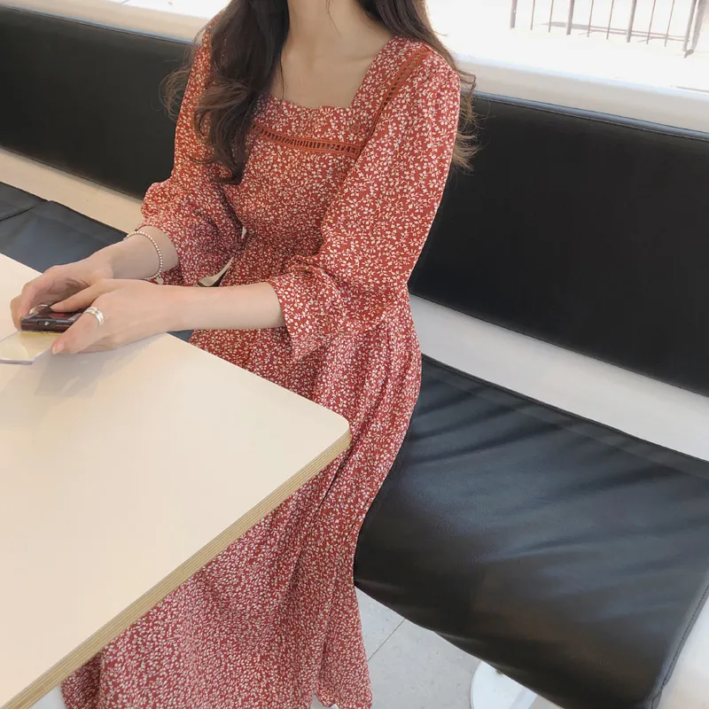 Женское винтажное платье с цветочным принтом красное квадратным вырезом и