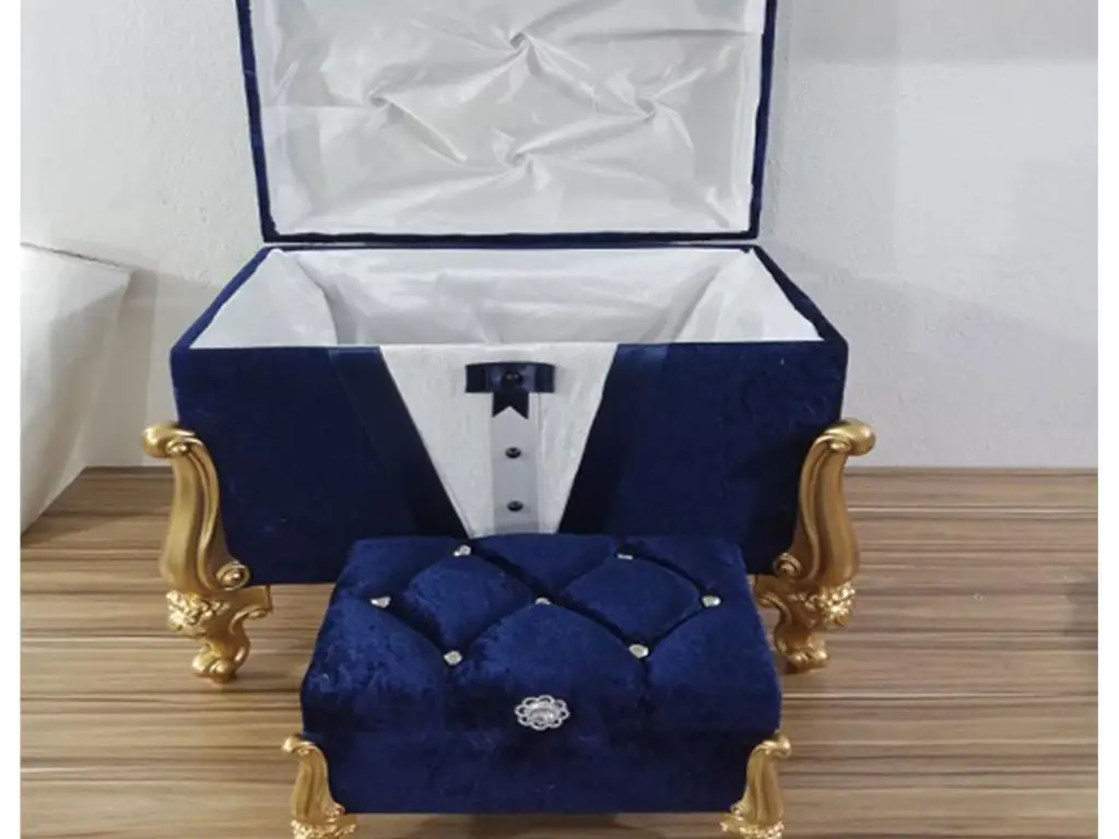 

Groom Figured Quilted 2 Li Dower chest Navy Blue