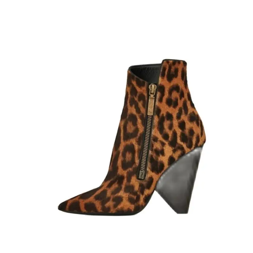 

Сапоги женские короткие с леопардовым принтом, модные пикантные на танкетке, заостренный носок, боковая молния, четыре цвета, весна-осень