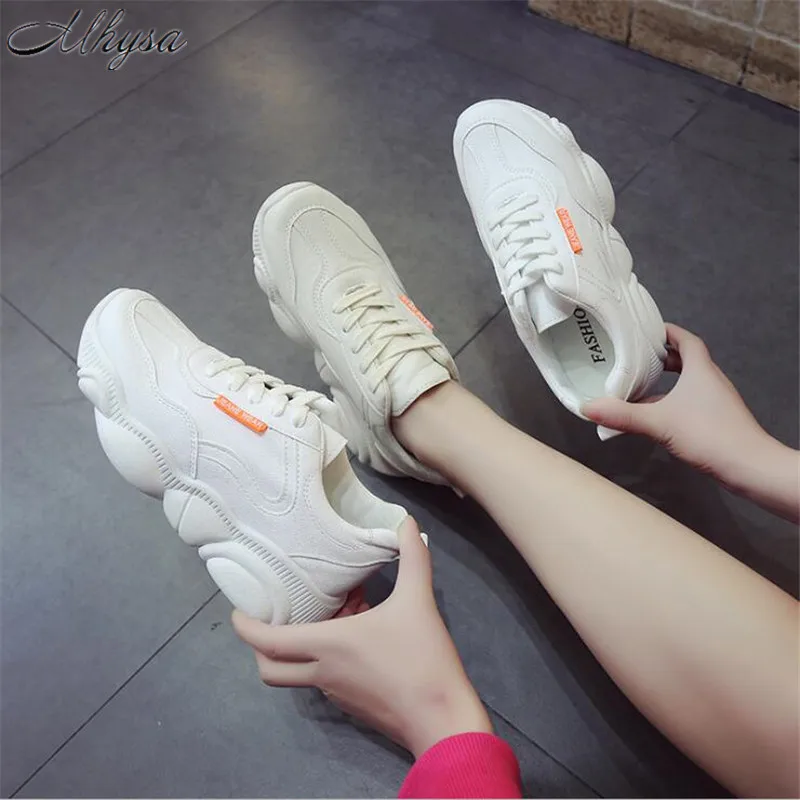 

2020 New Spring And Autumn Fashion Wild White Shoes Women's Bears Daddy Shoes Solid Lace up Sneakers Casual Shoes L012