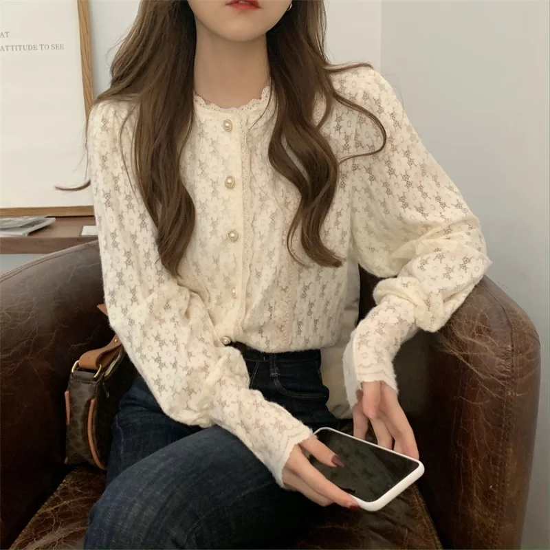 

French Lace Shirt Women's Spring and Autumn 2021 New Style with Bubble Sleeve Top, Matted and Bottomed Loose Long Sleeve Shirt