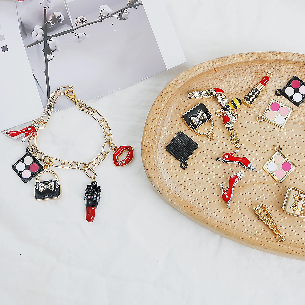 2 stücke Emaille Make-Up Charme Gemischt Frauen Lip Lippenstift Tasche Schuhe Anhänger für DIY Ohrring Armband Halskette Schlüssel Kette Schmuck, der – Detail 4