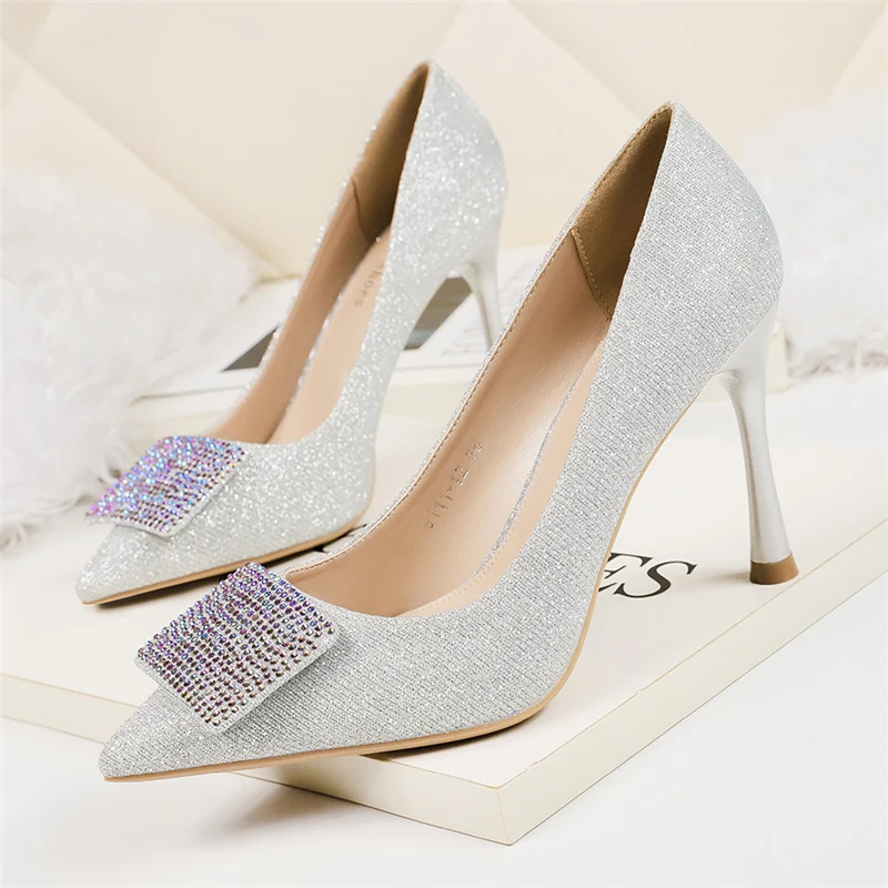 Женские туфли на шпильке золотистые/Серебристые лодочки с блестящими стразами и