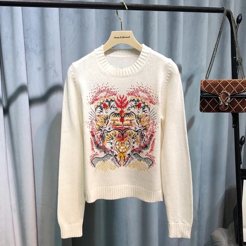 

High Quality Cashmere Sweater Women's Early Spring Three-dimensional Pattern Color Knitting Bee Embroidery Sweater Behind