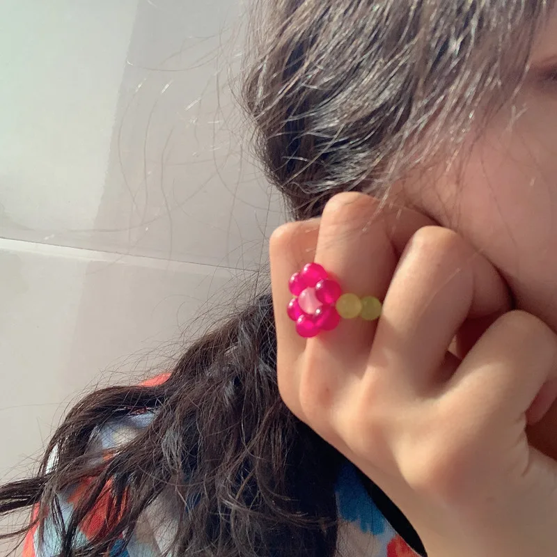 

Retro Pink Daisy Flower Beaded Rings Female South Korea Ins Trendy Rainbow Vintage Design Ring for Women Birthday Gifts Jewelry