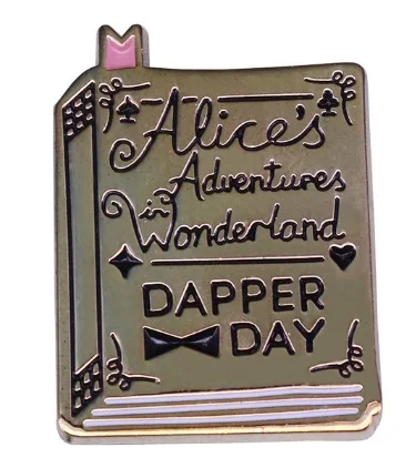 Брошь Алиса в стране чудес значок питьй меня волшебная девушка с эмалью булавка