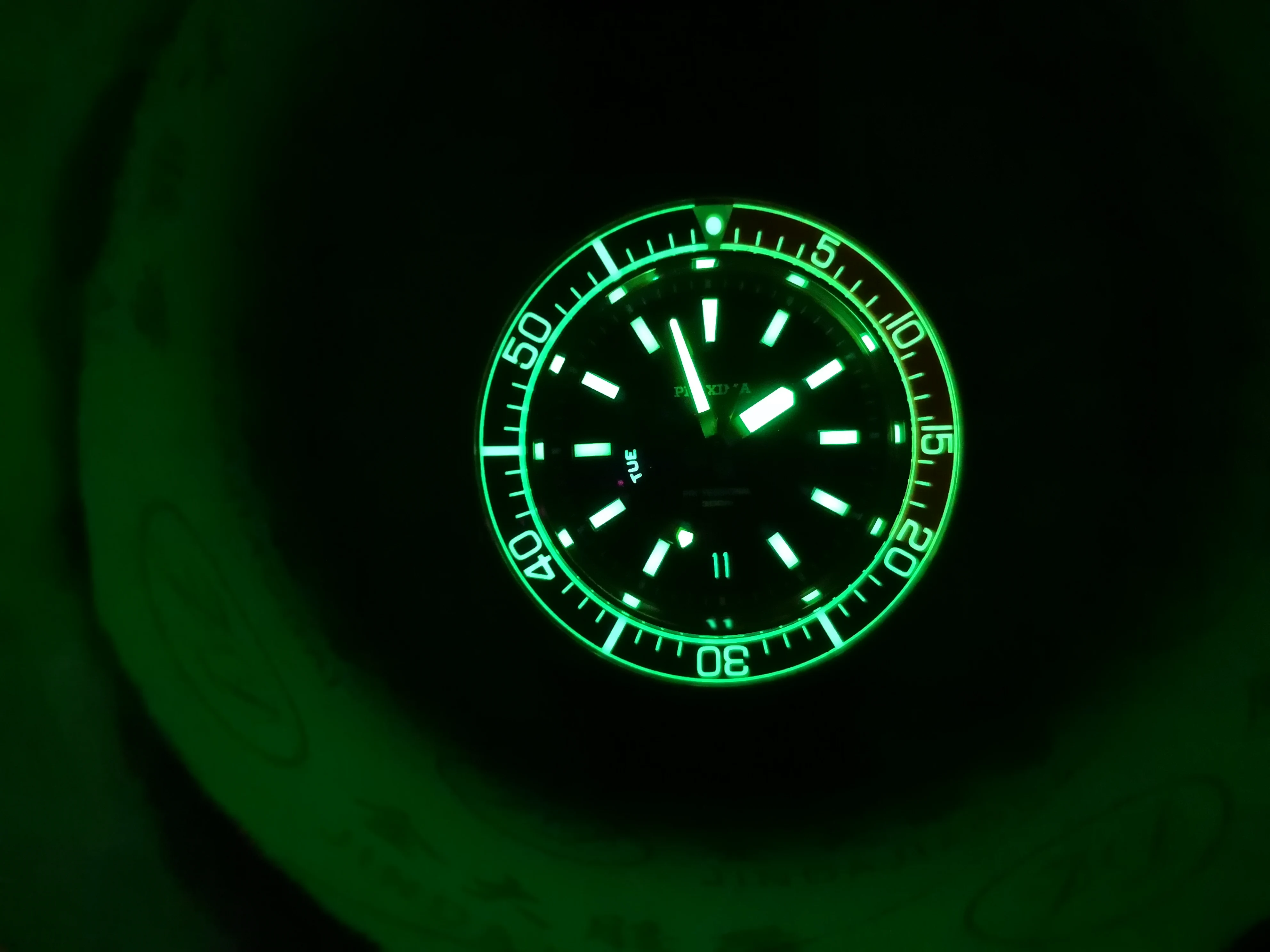 

Soil/Earth NH36 Tuna Diver Automatic Wristwatch MarineMaster Red Dial