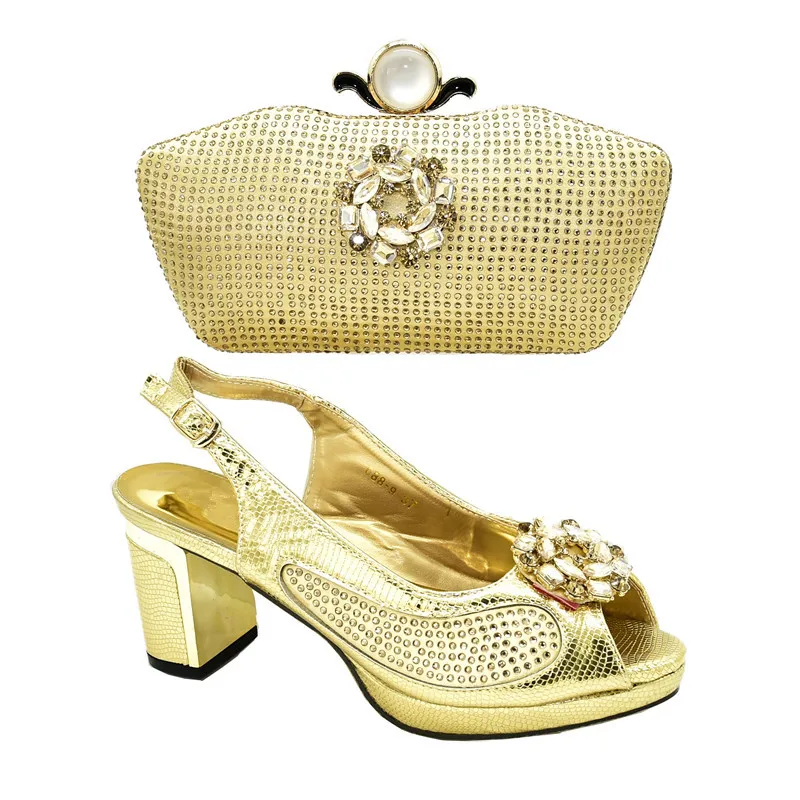 Новые итальянские туфли с сумочкой в комплекте высококачественные и сумочка