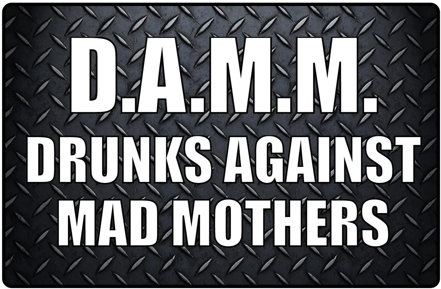 

Стикерпират D.A.M.D. Забавный металлический новый знак пьяные против сумасшедших мам 8x12 дюймов алюминий NS 2034