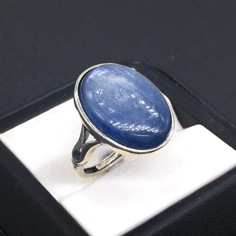 Женское кольцо из серебра 925 пробы с натуральным кианитом 15 х20 мм | Украшения и