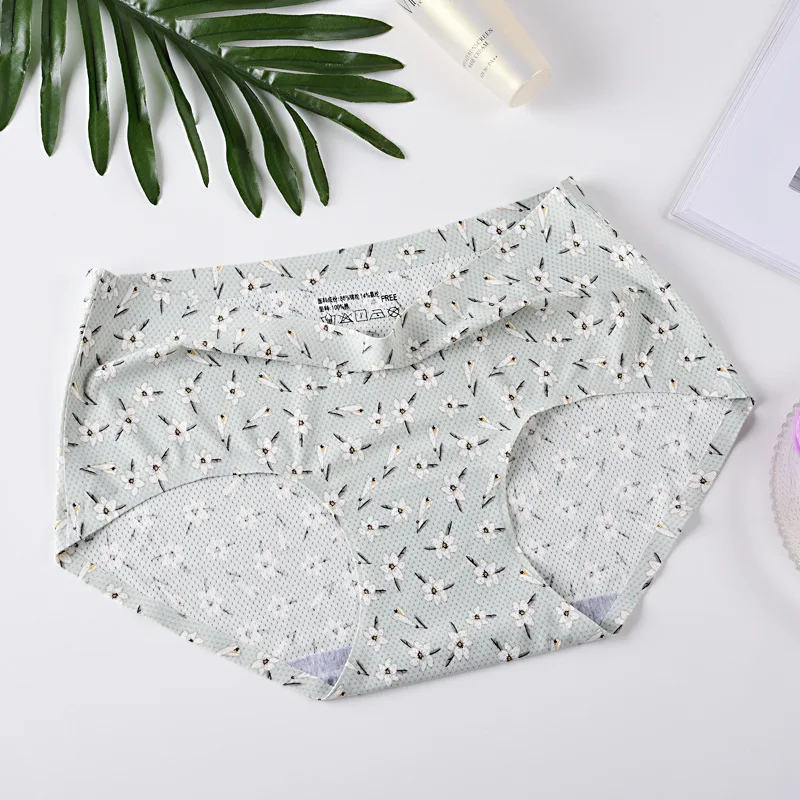 

Girly sweet ice silk breathable hole seamless printing middle and low waist underwear women's one-piece cotton crotch briefs