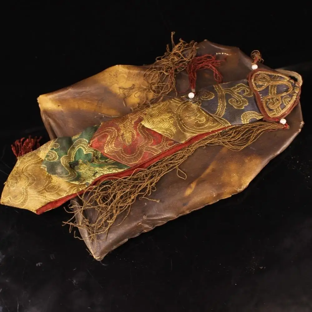 

Wedding decoration collection of Tibetan temples, old hand-made iron six-arm hair care body Buddha statue Necklace pendant