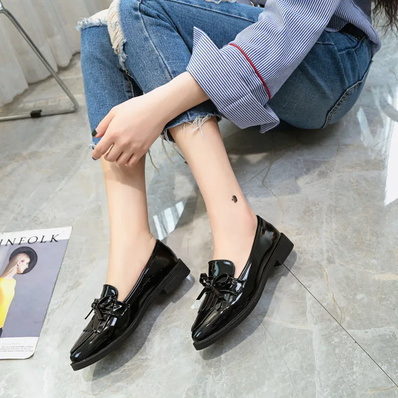 Туфли женские на плоской подошве повседневные оксфорды с кисточкой бантом