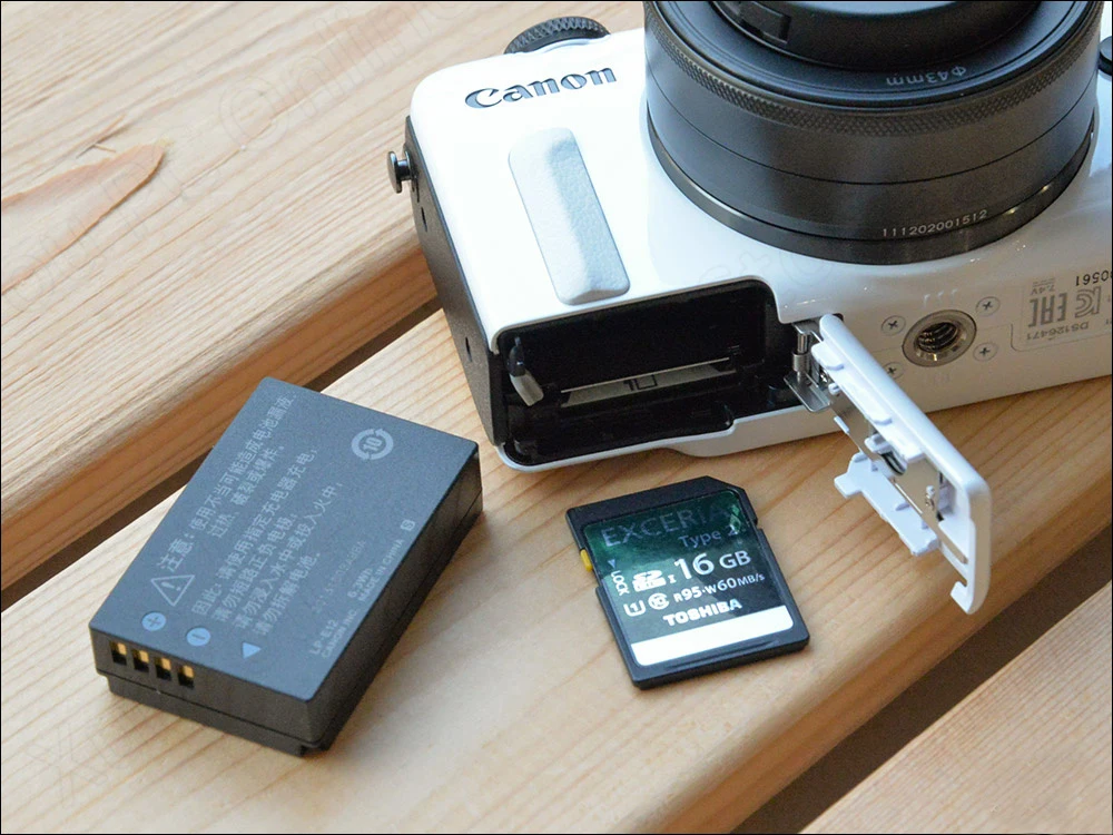 Б/у компактная цифровая беззеркальная камера CANON EOS M2 18MP wifi 8GB карта памяти полностью протестирована