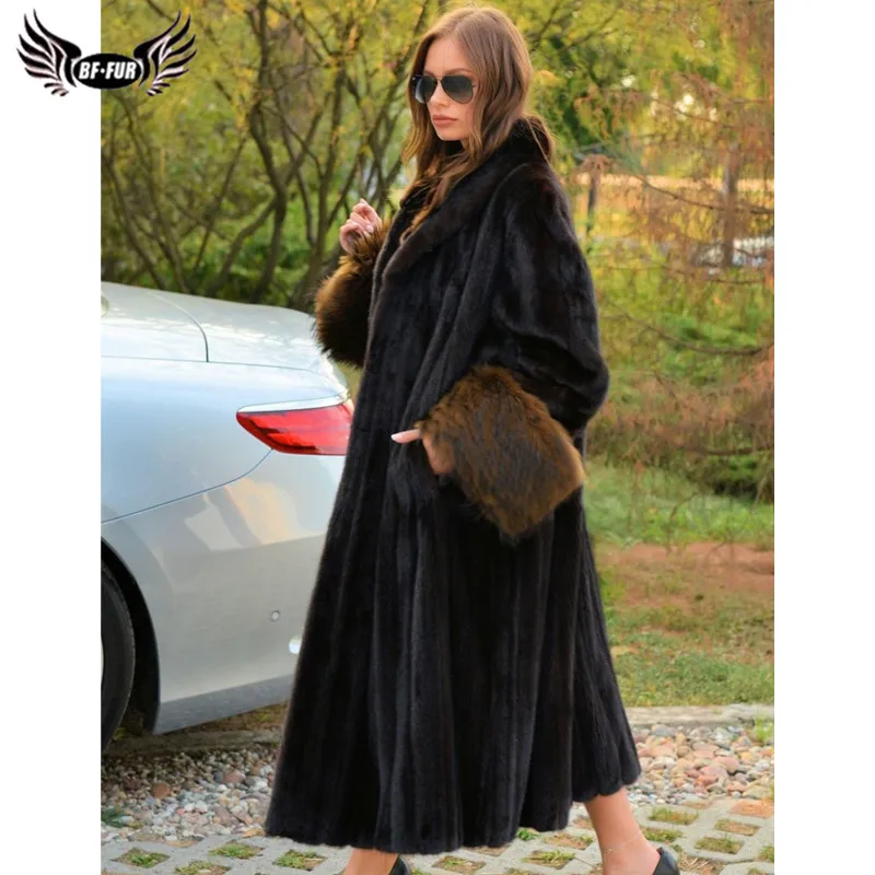 BFFUR Fashion Long Real Mink Fur Coats Full Pelt High Quality Women Genuine Mink Fur Coats Long With Raccoon Dog Fur Sleeve Cuff