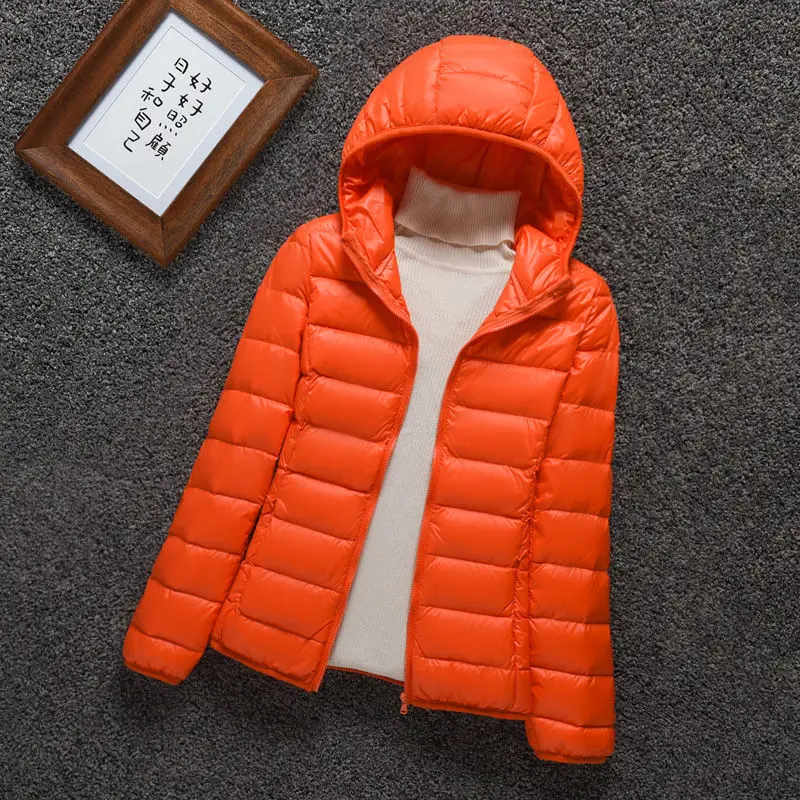 Женская куртка с капюшоном и наполнителем на утином пуху ульсветильник Кая