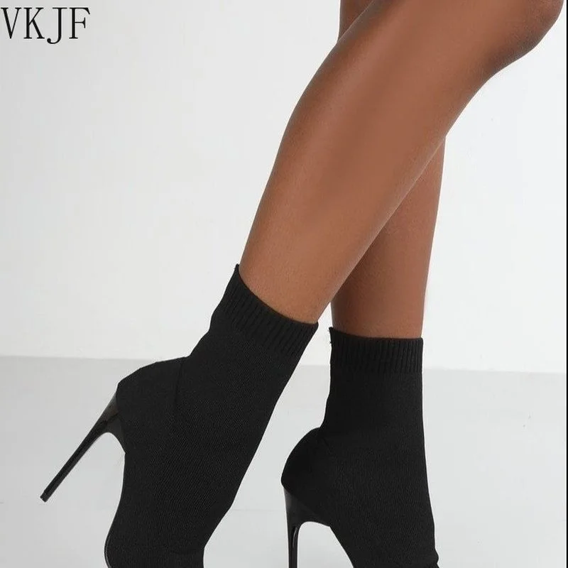 

Новинка осени 2021, вязаные эластичные ботинки с острым носком, ботильоны на высоком каблуке, большие размеры, ботинки-носки на очень высоком ...