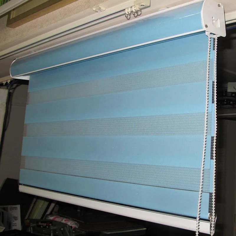 Двухслойные жалюзи для дневного и ночного помещения ручные с зеброй двойные