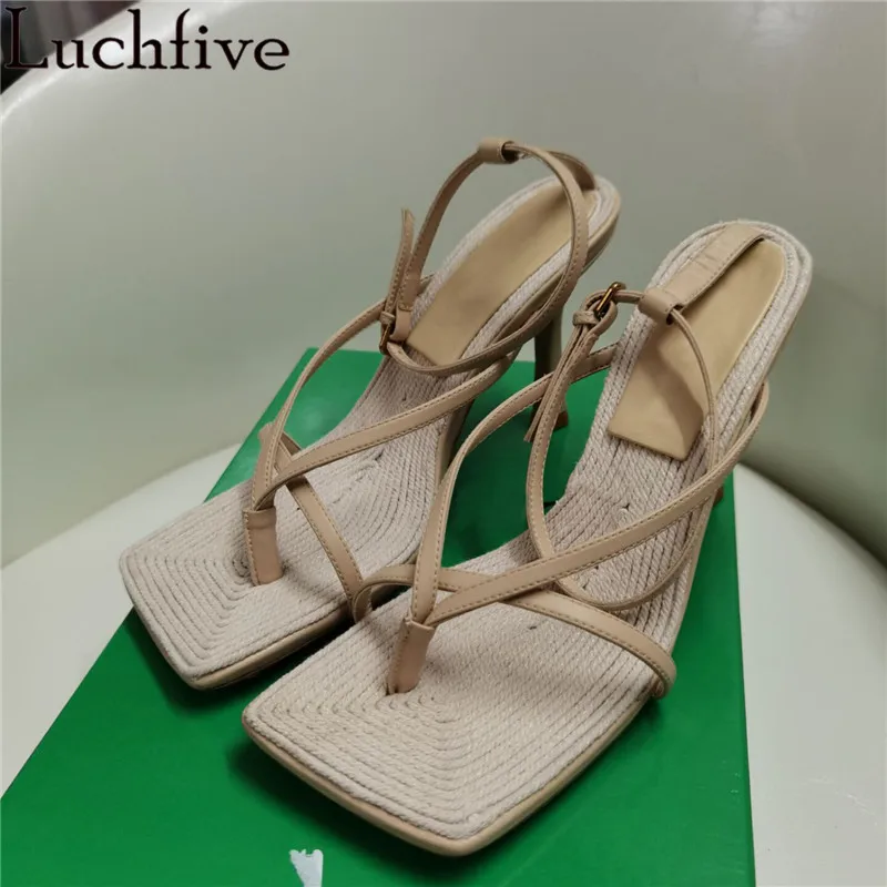 Шлепанцы женские на высоком каблуке сандалии с квадратным открытым носком без