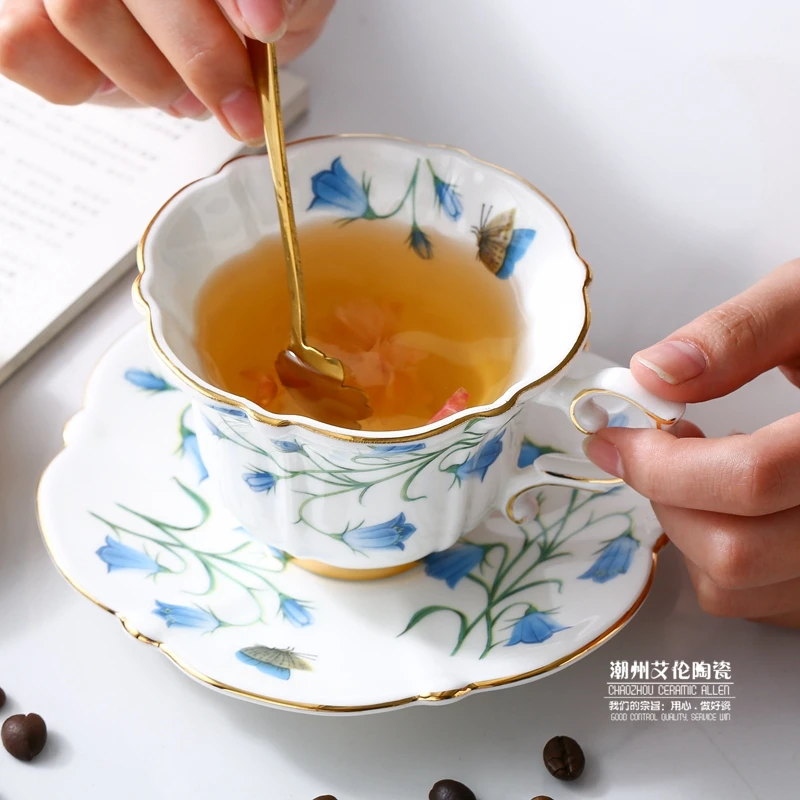 

Роскошная кофейная чашка, элегантный британский чай, Мате, набор европейских чайных чашек, Золотая ложка, чайная посуда из костяного фарфор...