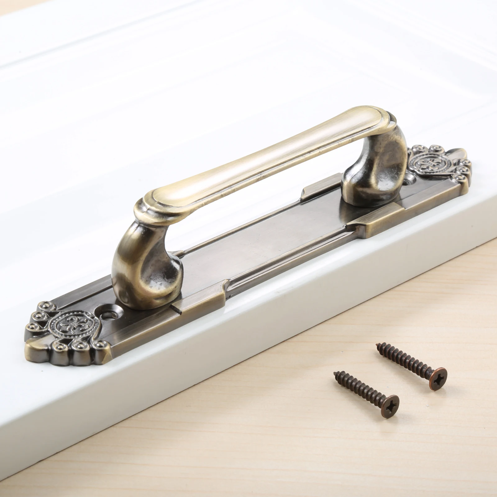 

Antique Furniture Handles European Vintage Alloy Door Handles Drawer Pull For Cabinet Wardrobe Cupboard Bronze Knobs 117mm