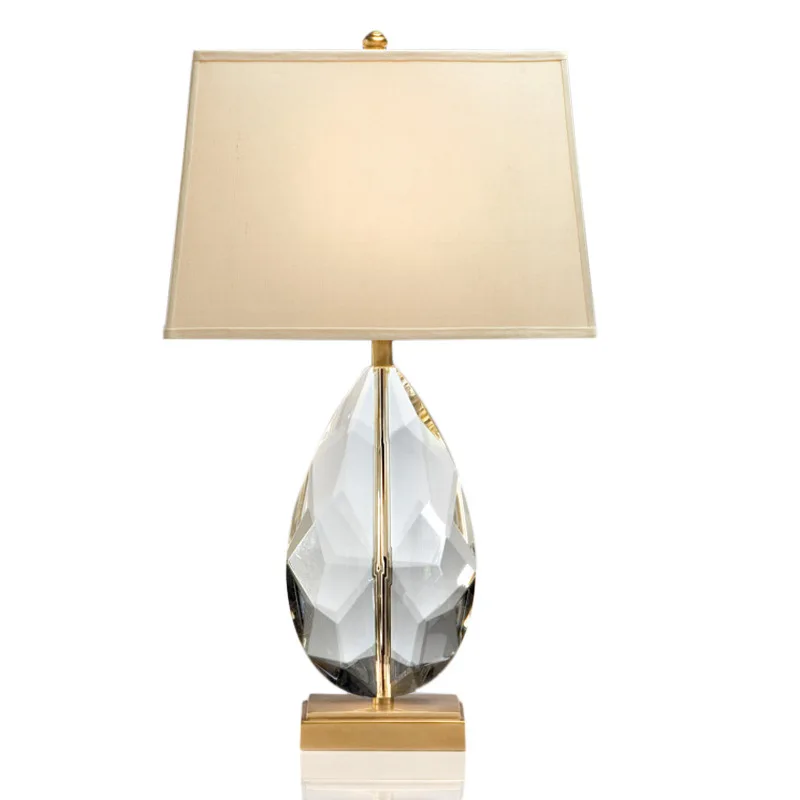 Современный большой кристалл K9 с золотым металлическим основанием бежевая ткань