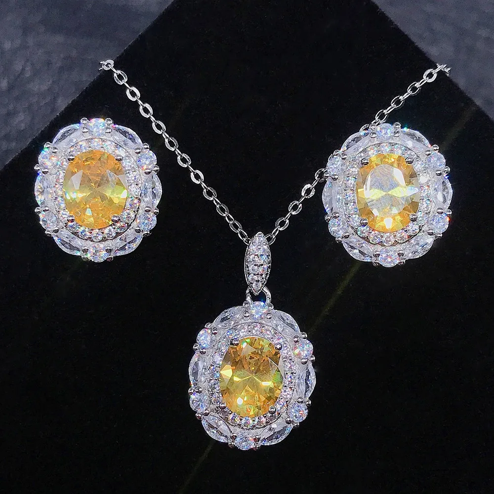 

Женский комплект из колье и серёг, с подвеской и кристаллом