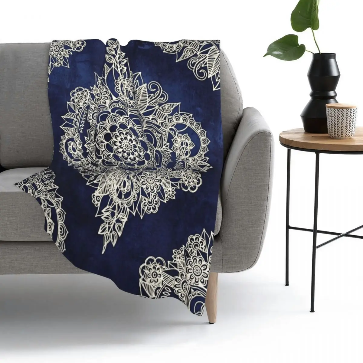

Cream Floral Moroccan Pattern On Deep Indigo Ink Blanket Flannel Multi-function Throw Blanket for Home Bedroom Travel Throws