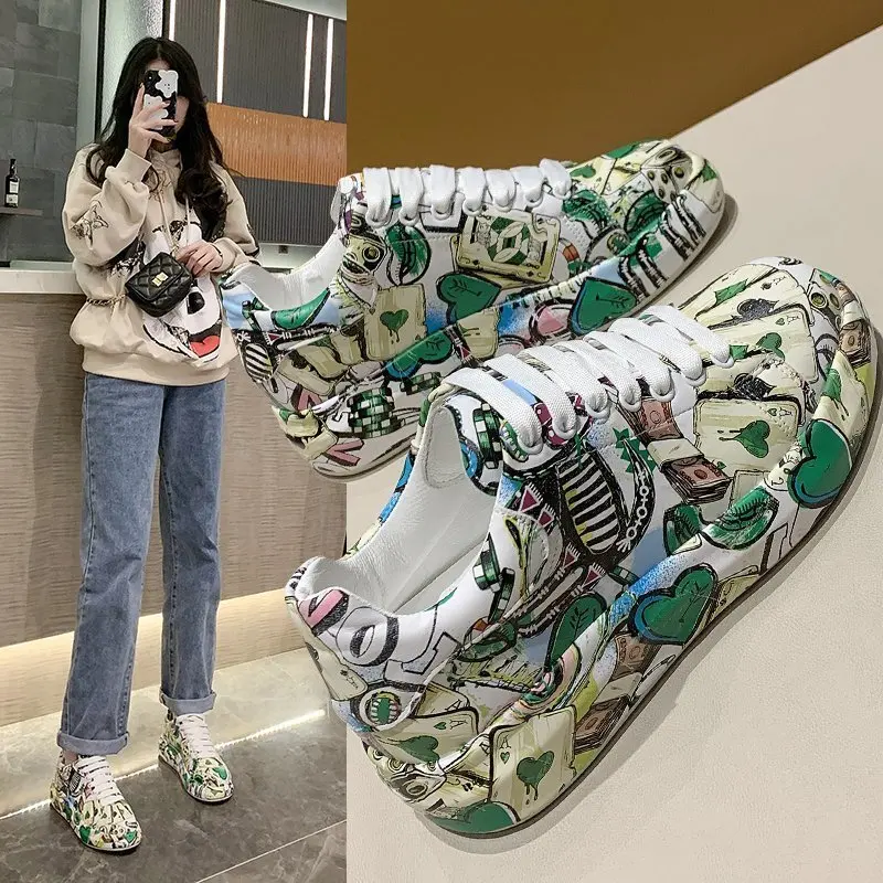 

New Spring Women Shoes Fashion Embroidered Sneakers Breathable Flower Lace-Up Women Sneakers 2021 Women Casual Shoes Flat Shoes