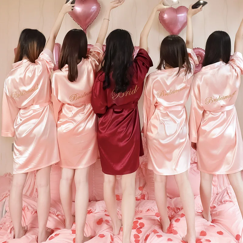 

Chinese Women Rayon Embroidery Bride Bridesmaid Kimono Bathrobe Dress Sexy Mini Sleep Nightshirt Sleepwear Wedding Robes S0102