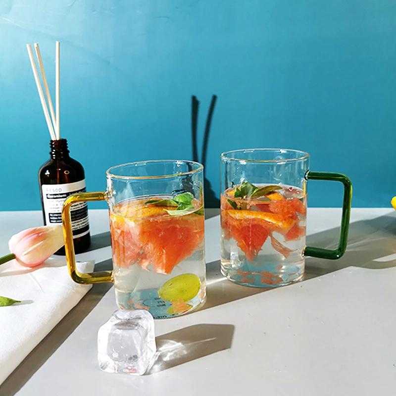 Прозрачная стеклянная кружка Кокс с цветной ручкой 350 мл для зеленого чая