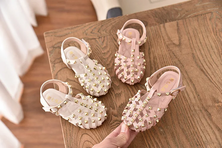 Сандалии для девочек Детская обувь принцессы Дышащая с заклепками мягкой