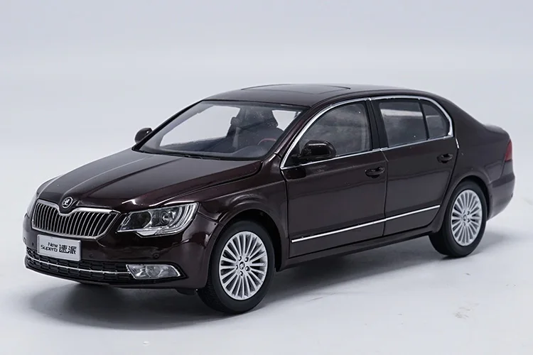 New Superb Red 1:18 Skoda Superb сплав модель автомобиля статические металлические модельные автомобили оригинальная коробка для коллекции подарков - Цвет: New Superb Red
