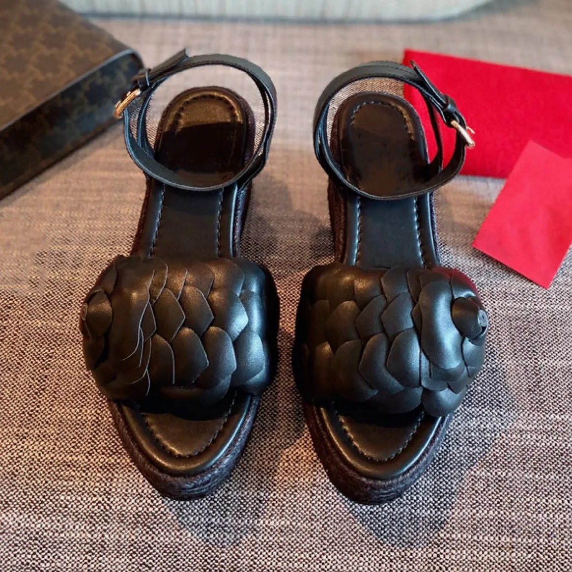

Summer New Flower Platform Wedge Sandals Female Brown Black Casual Leather Open Toe Buckle High Heel Roman Sandals