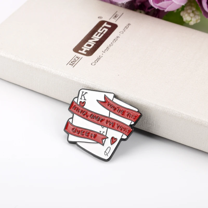 Creative Jewelry Poker Heart Q and K Shape Metal Brooch YOU ARE MY KING BABY AND I AM YOUR QUEEN Letter Enamel Badge Button Pins | Украшения
