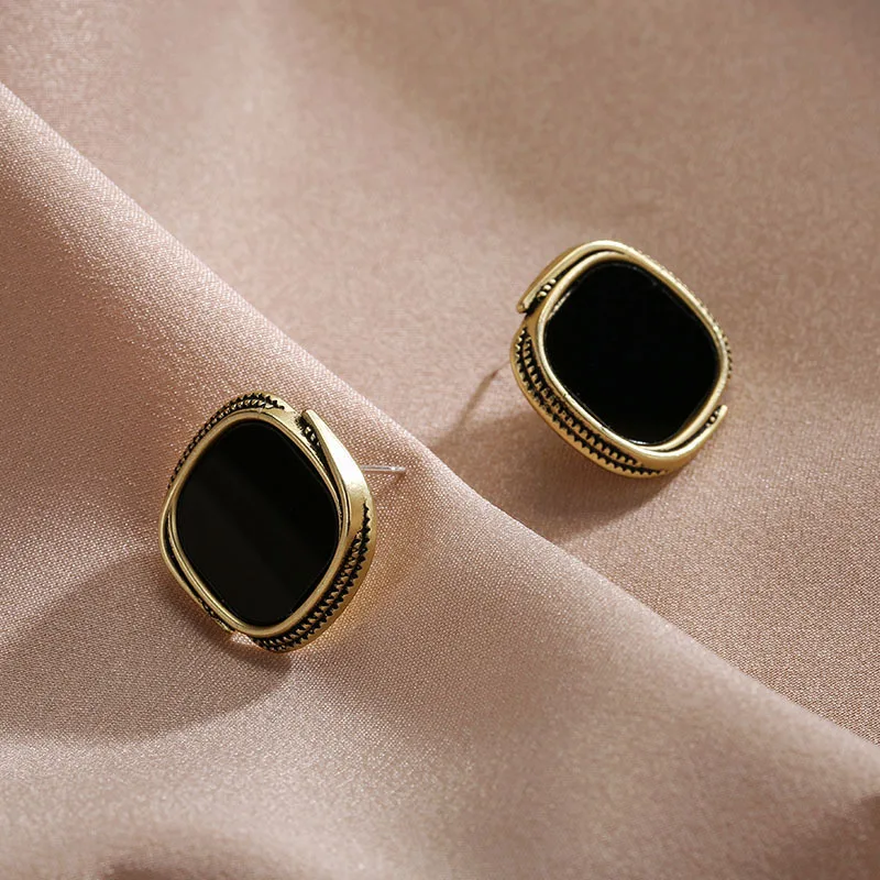 

925 sterling silver Niche Design Sense Geometric Black Earrings Women's Gentle Temperament French Trendy Products