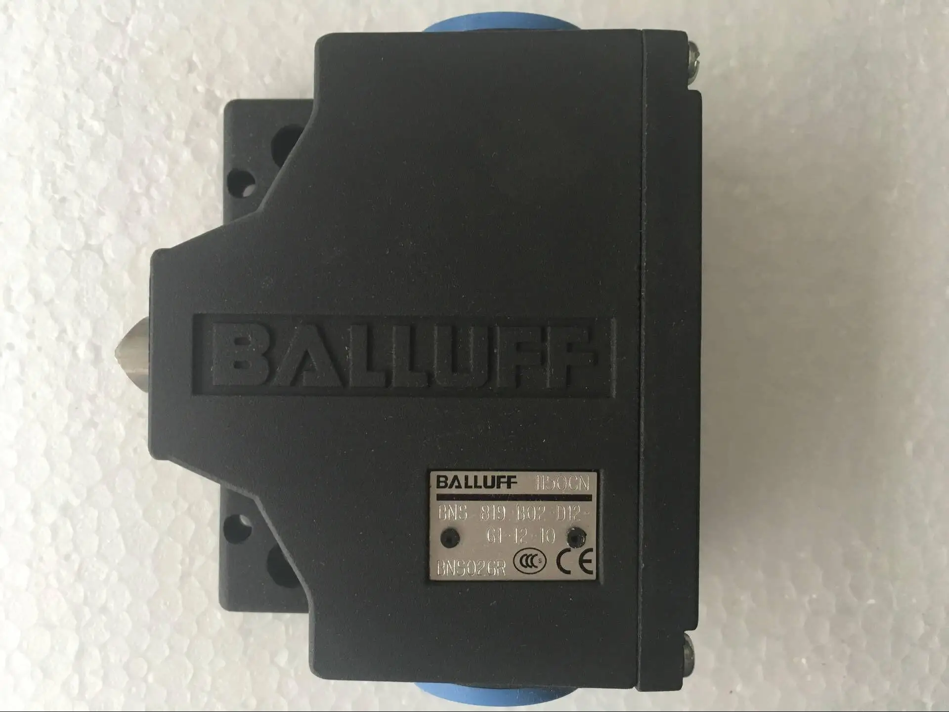 

new BALLUFF limited switch BNS819-B02-D12-61-12-10 trip switch