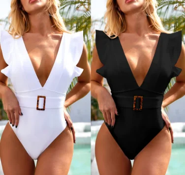 Женский слитный купальник с оборками белый однотонный глубоким V образным